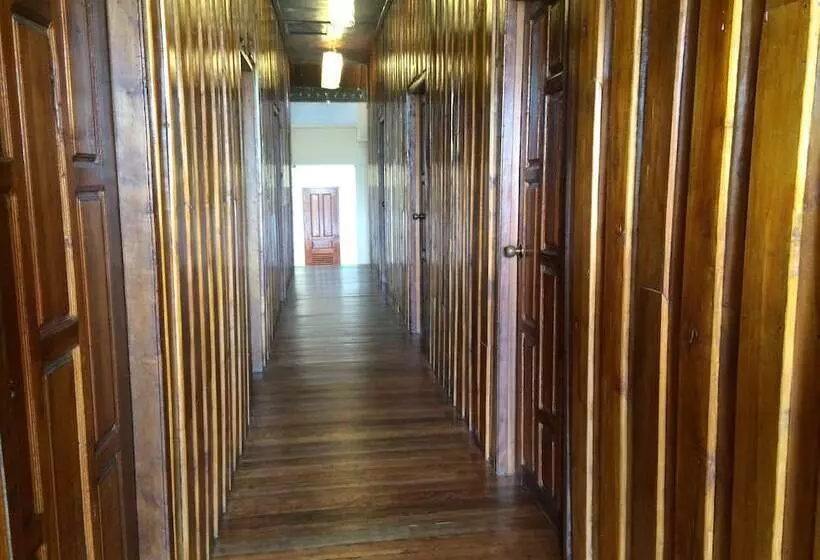 پانسیون Amandra Villa