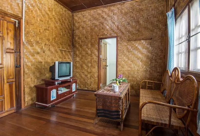 پانسیون Amandra Villa