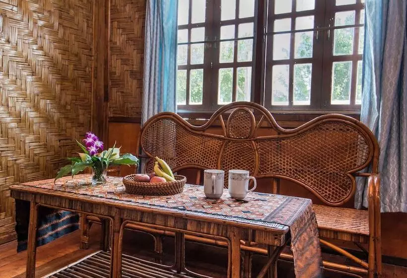 پانسیون Amandra Villa