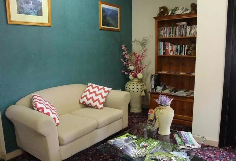 The Pioneer Way Motel