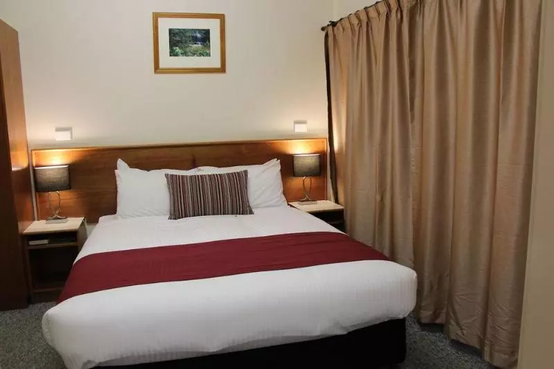 The Pioneer Way Motel