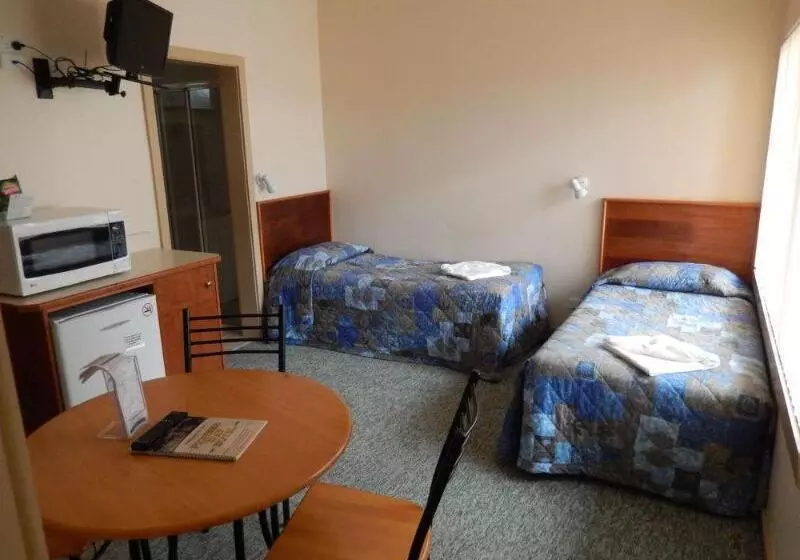 The Pioneer Way Motel