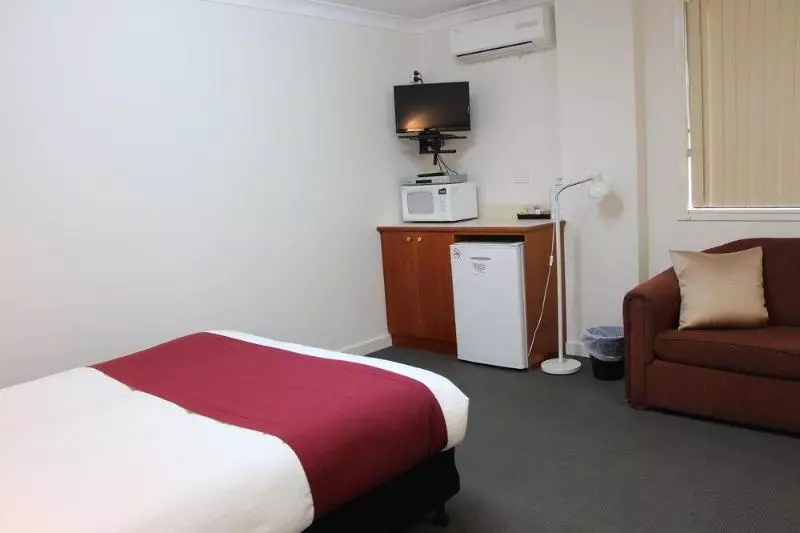 The Pioneer Way Motel