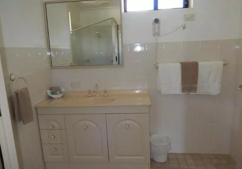 The Pioneer Way Motel