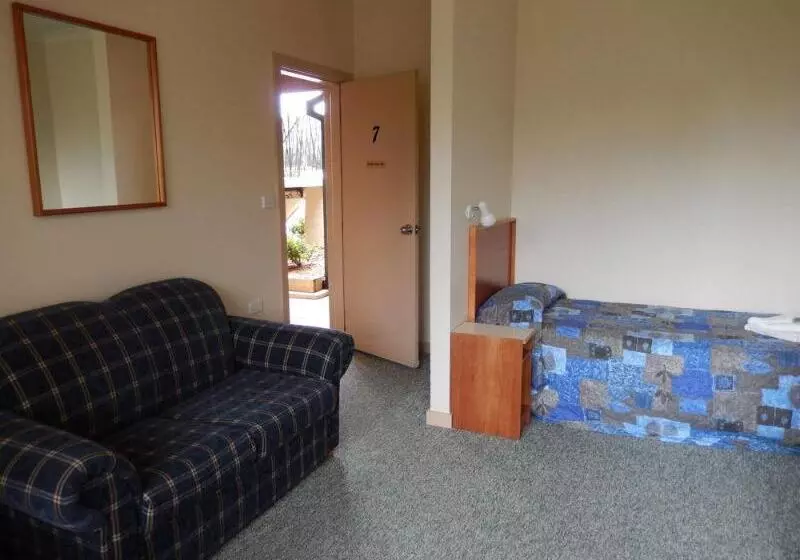 The Pioneer Way Motel