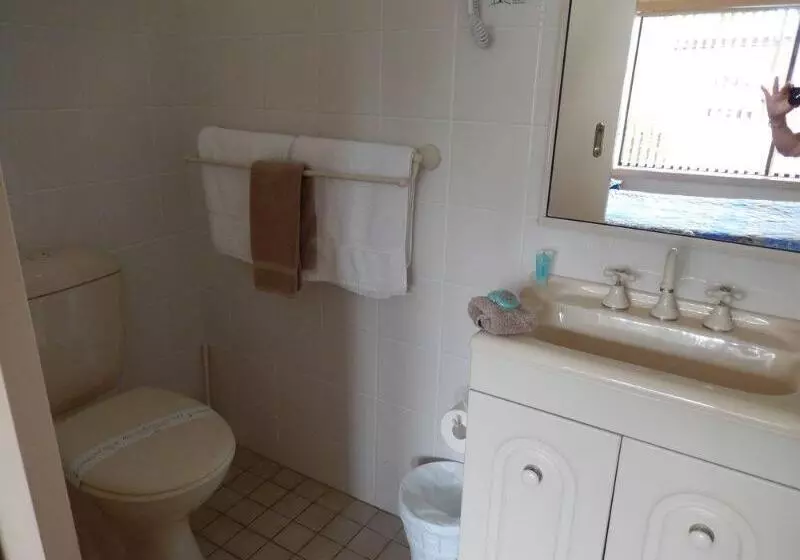 The Pioneer Way Motel