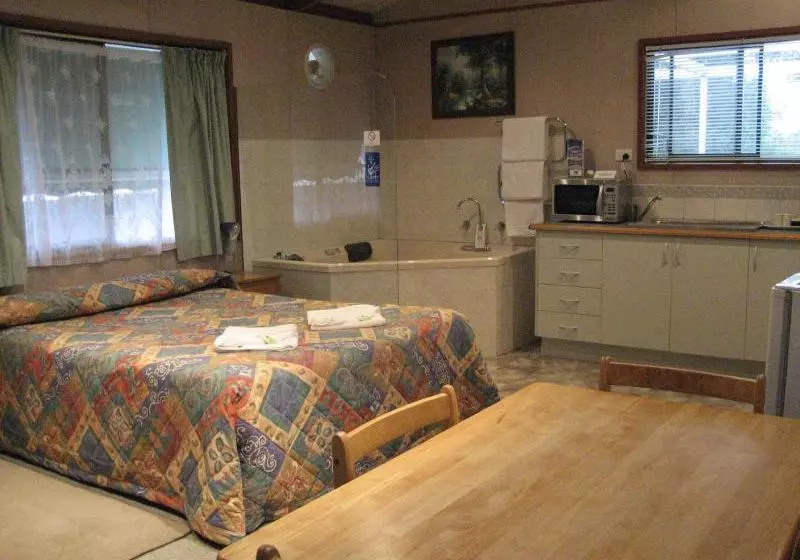 Sanctuary Park Motel