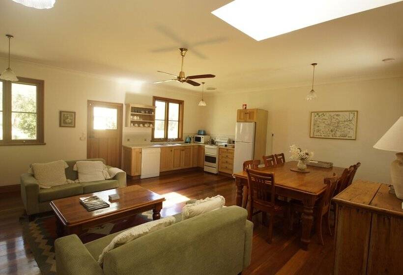 The Carriages Boutique Hotel and Vineyard