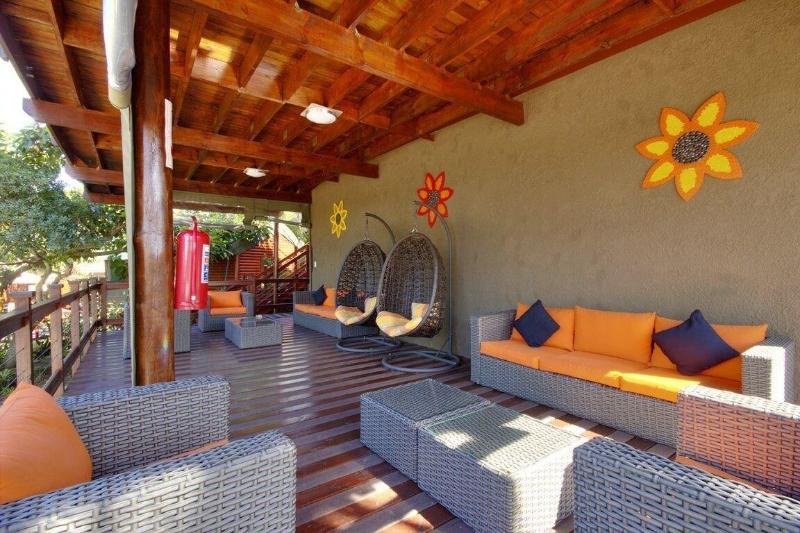 فندق صغير Urban Glamping Tranquil International Backpacking Village