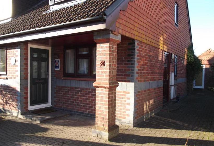 Bed and Breakfast March Cottage