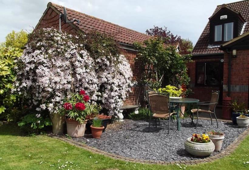 Bed and Breakfast March Cottage