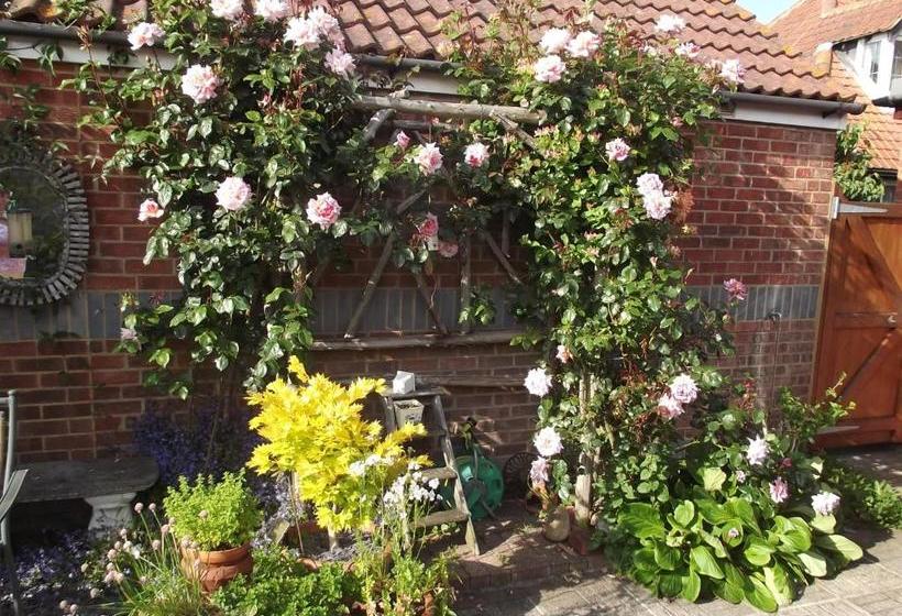 Bed and Breakfast March Cottage