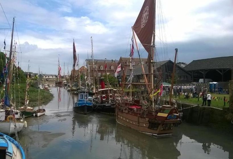 Bed and Breakfast March Cottage