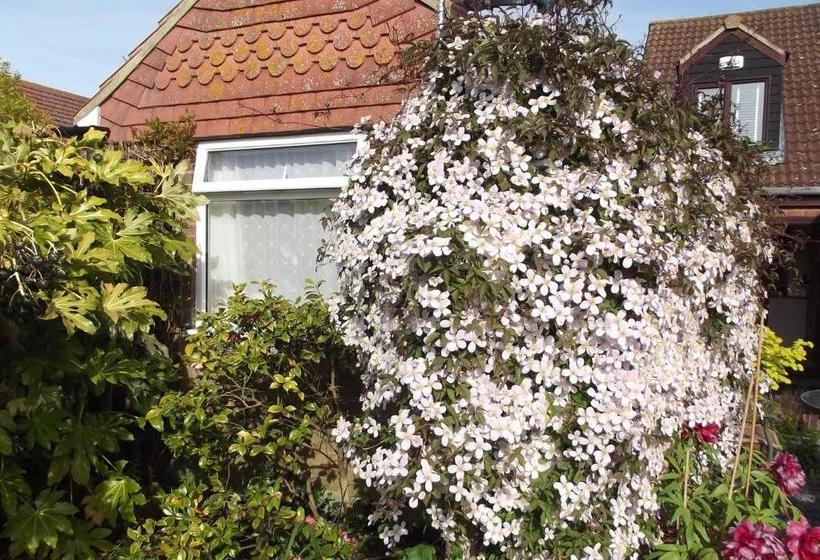 Bed and Breakfast March Cottage