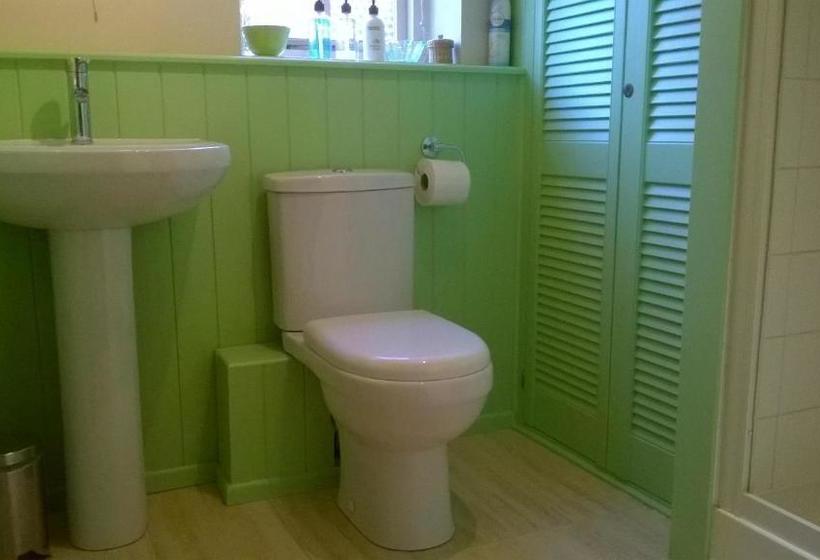 Bed and Breakfast March Cottage