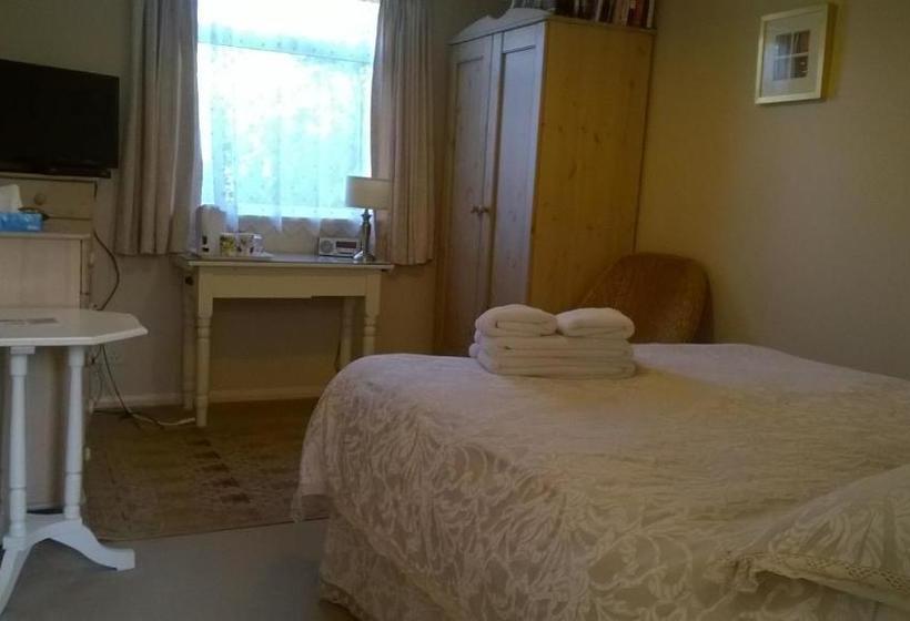 Bed and Breakfast March Cottage