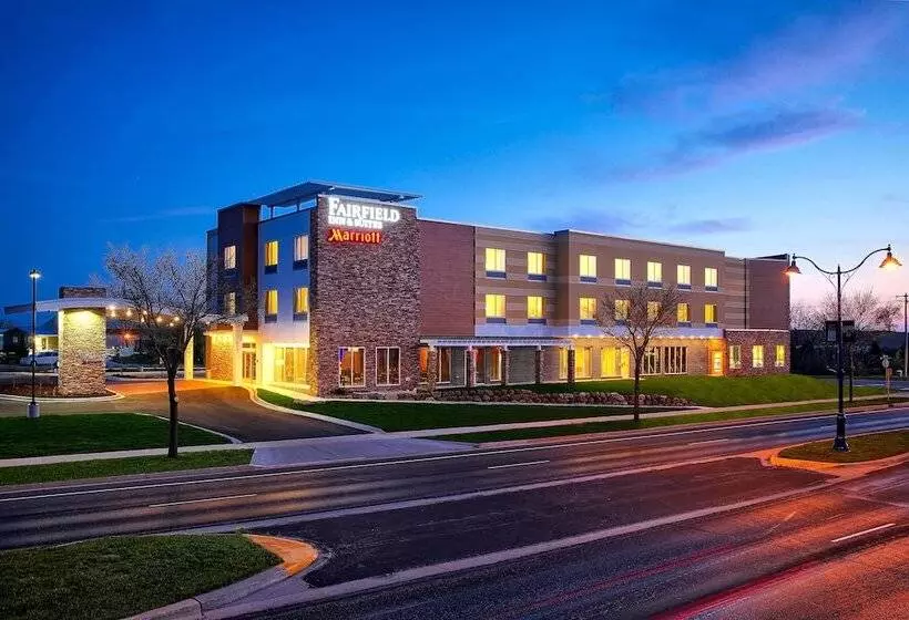 Отель Fairfield Inn & Suites By Marriott Madison Verona