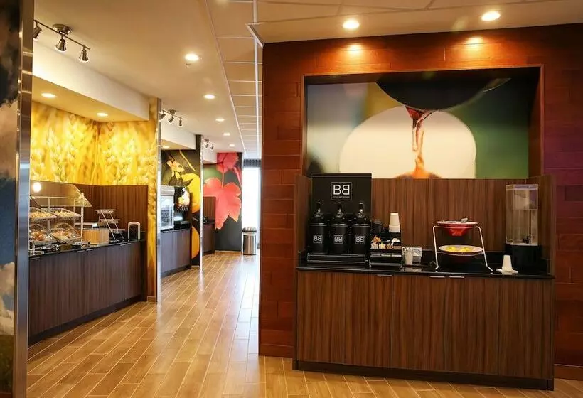 Отель Fairfield Inn & Suites By Marriott Madison Verona