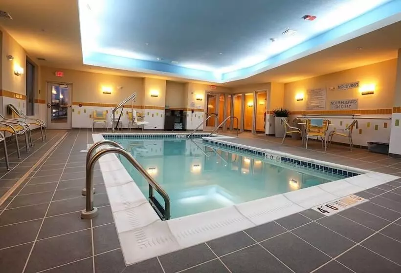 Отель Fairfield Inn & Suites By Marriott Madison Verona