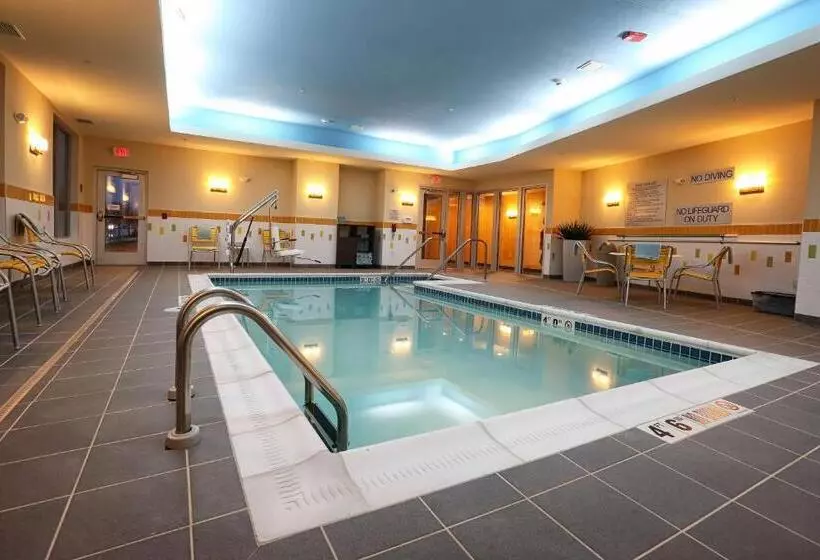 Отель Fairfield Inn & Suites By Marriott Madison Verona