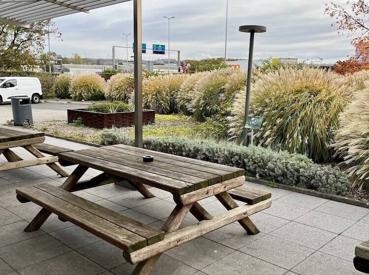 בית מלון כפרי Ibis Budget Lausanne Bussigny