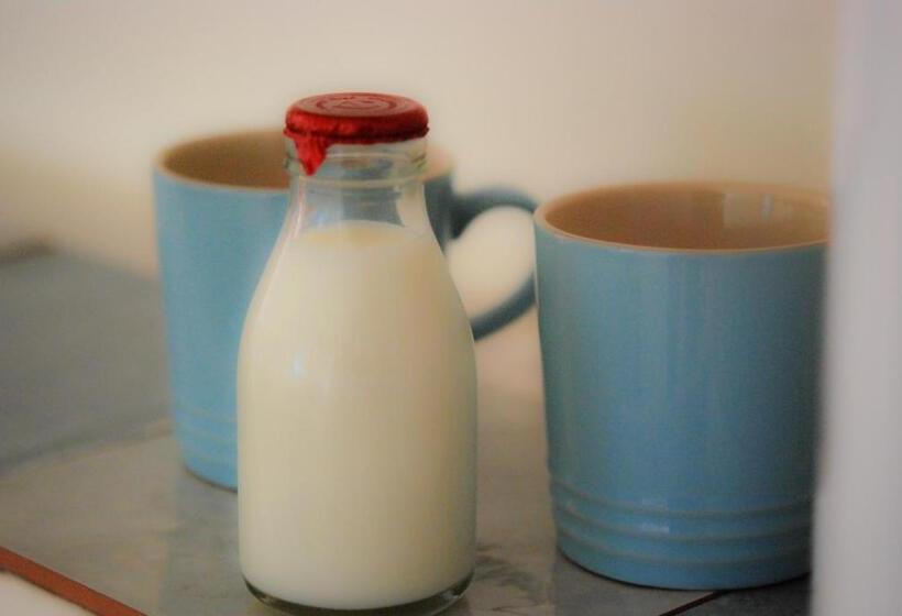 Отель Manor Farm Stay