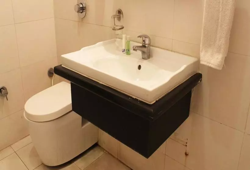 Collection O 2356 Hotel Gian Residency