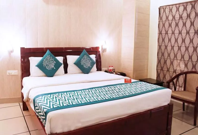 Collection O 2356 Hotel Gian Residency