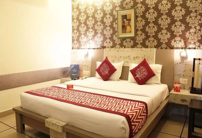 Collection O 2356 Hotel Gian Residency