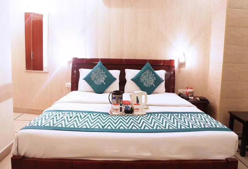 Collection O 2356 Hotel Gian Residency