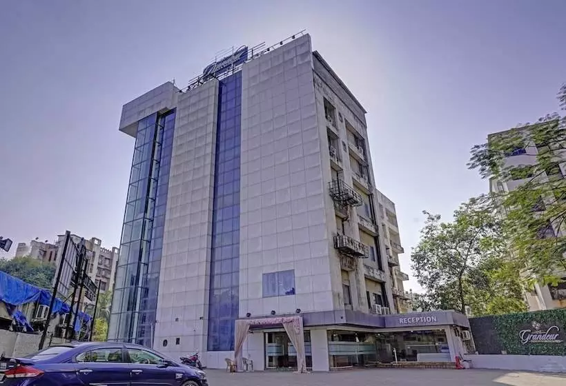 Hotelli Treebo De Grandeur Anand Nagar
