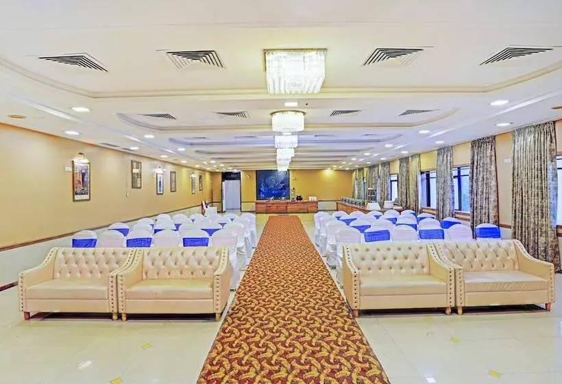 Hotelli Treebo De Grandeur Anand Nagar
