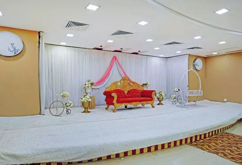 Hotelli Treebo De Grandeur Anand Nagar