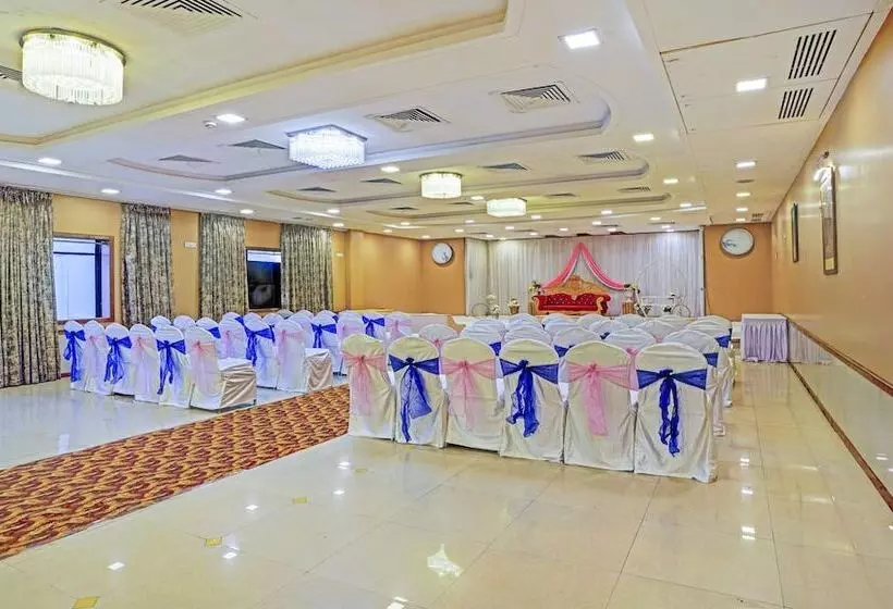 Hotelli Treebo De Grandeur Anand Nagar