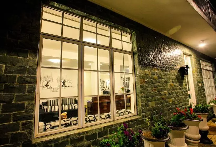 La Cottage Boutique Hotel & Restaurant