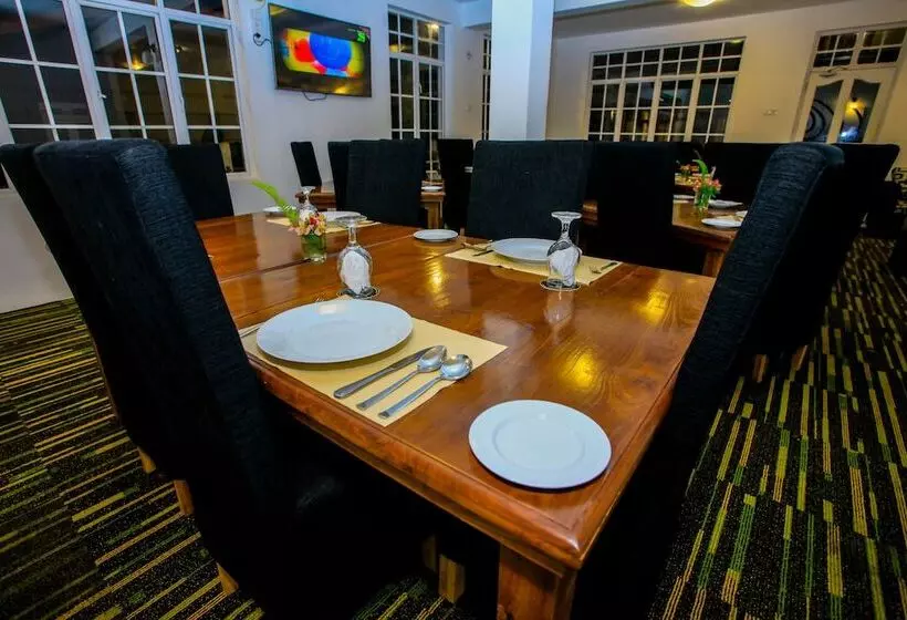 La Cottage Boutique Hotel & Restaurant