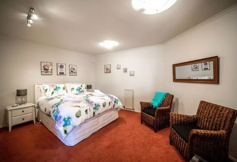 Oamaru House Bed And Breakfast