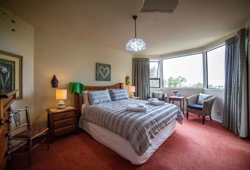 Oamaru House Bed And Breakfast