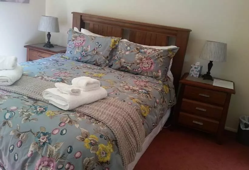 Oamaru House Bed And Breakfast