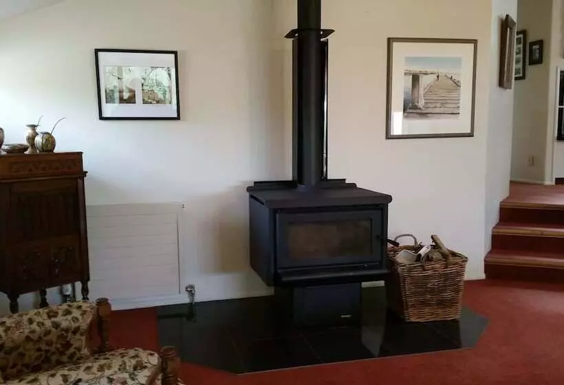 Oamaru House Bed And Breakfast