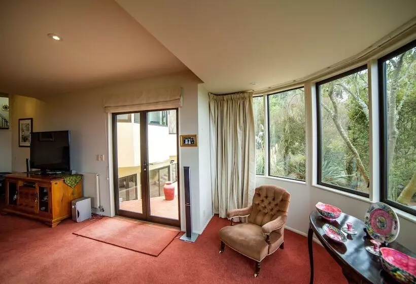 Oamaru House Bed And Breakfast
