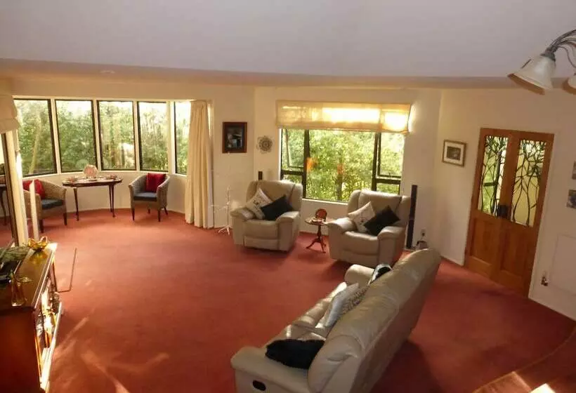 Oamaru House Bed And Breakfast