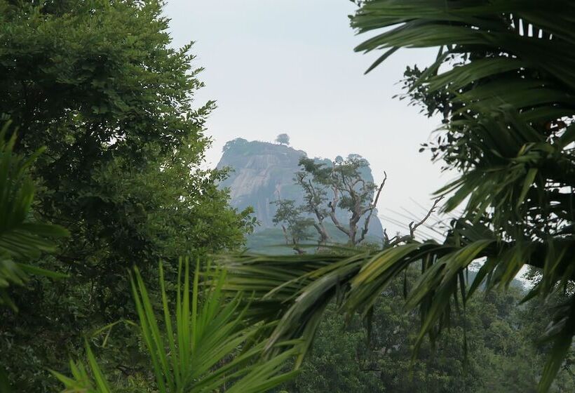 פנסיון Sigiriya Wewa Addara Hotel   Hotel By The Lake
