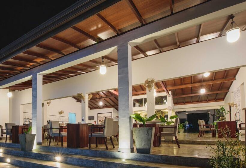 פנסיון Sigiriya Wewa Addara Hotel   Hotel By The Lake