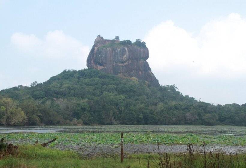 פנסיון Sigiriya Wewa Addara Hotel   Hotel By The Lake