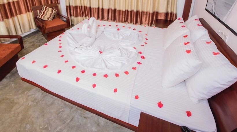 פנסיון Sigiriya Wewa Addara Hotel   Hotel By The Lake