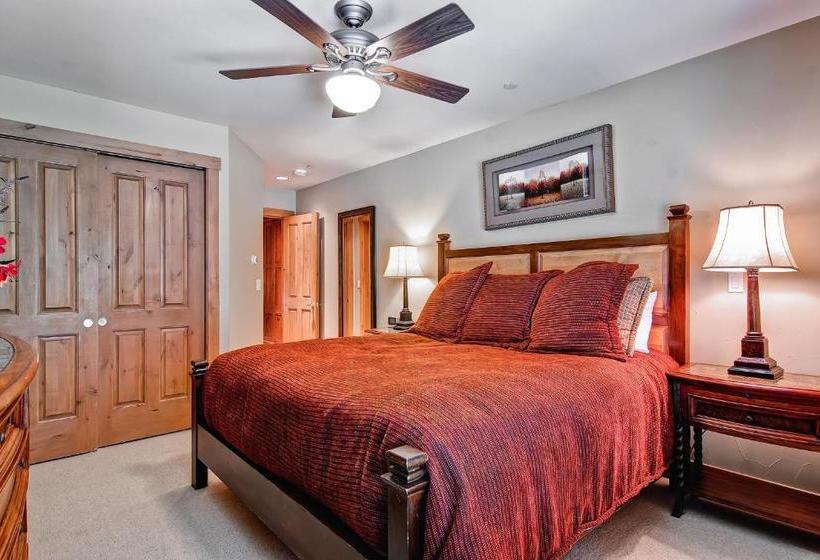 Villa Montane By East West Hospitality