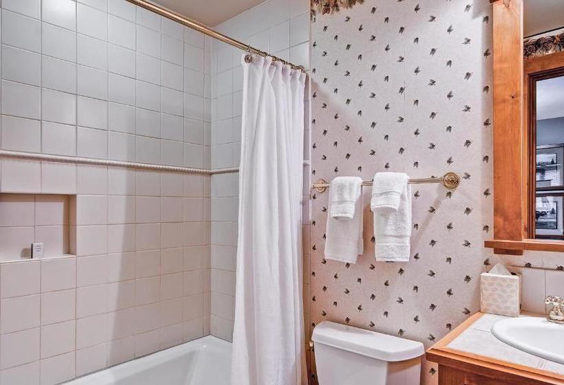 Villa Montane By East West Hospitality