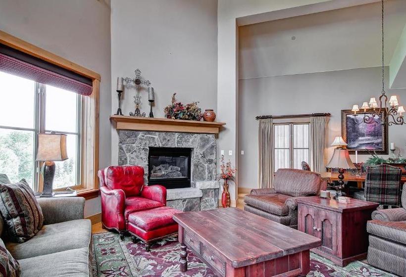 Villa Montane By East West Hospitality