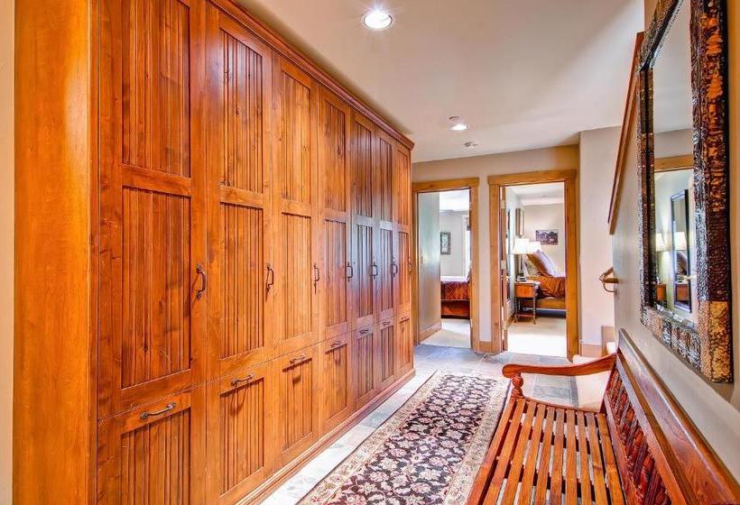 Villa Montane By East West Hospitality